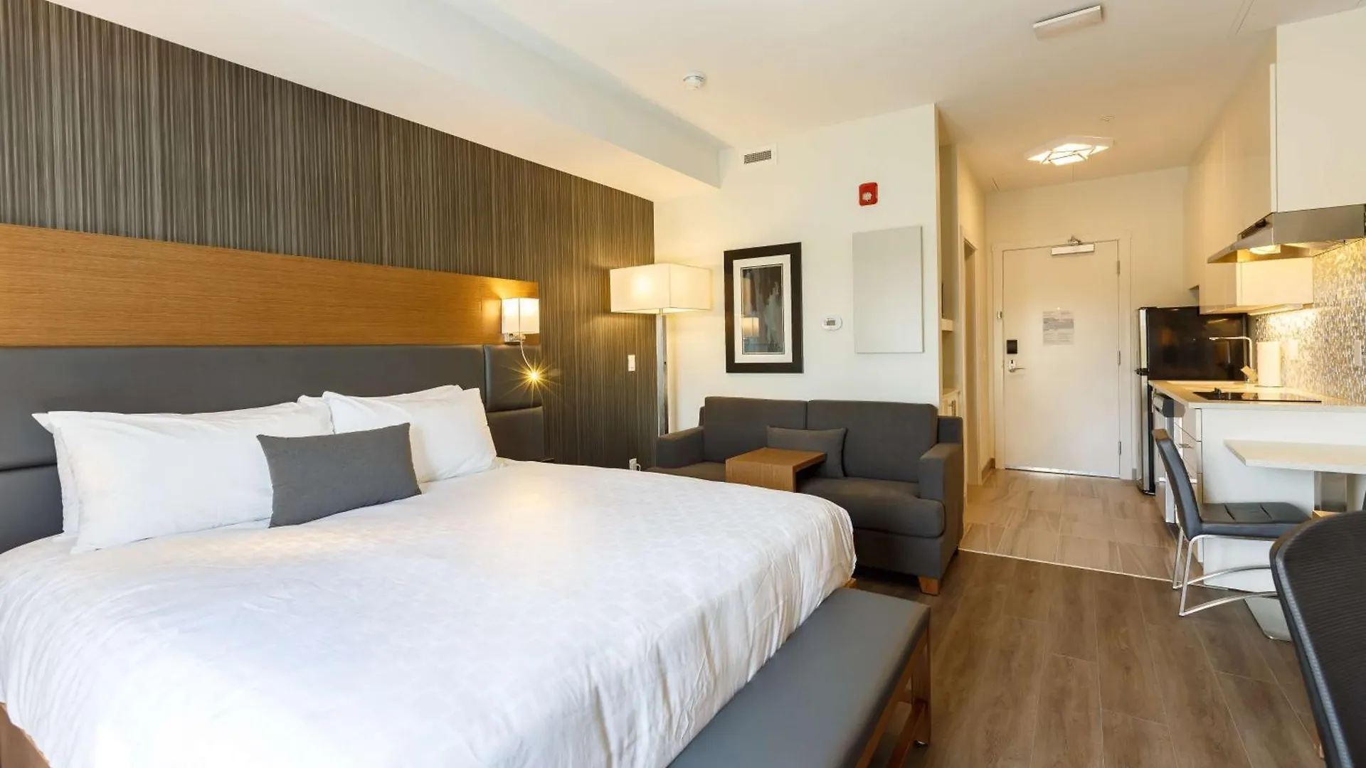 Executive Residency By Best Western Calgary City View North